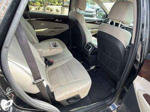 Used 2017 Kia Sorento FWD image 21