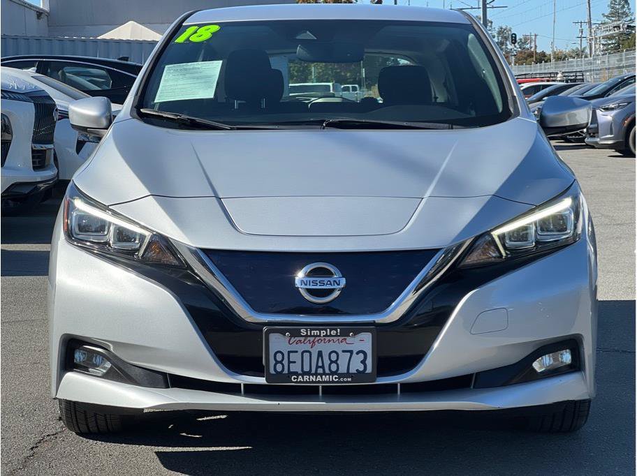 Used 2018 Nissan Leaf SV w/ SV Technology Package FWD image 2