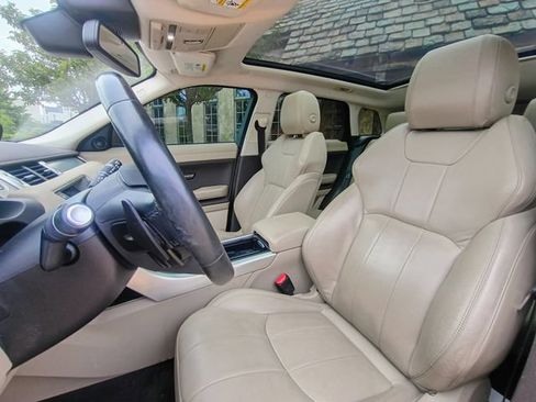 Used 2017 Land Rover Range Rover Evoque SE AWD/4WD image 35