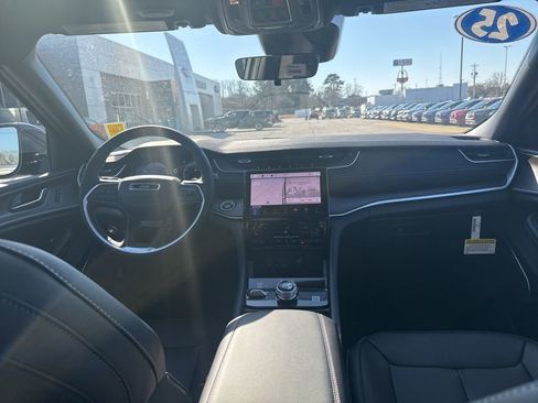 New 2025 Jeep Grand Cherokee Limited w/ Black Appearance Package image 31