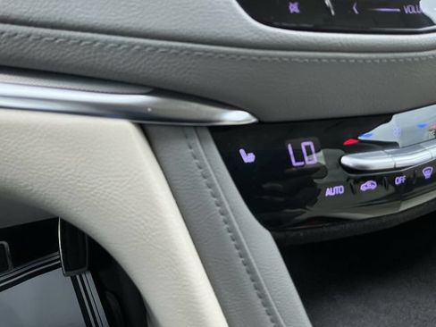 Used 2017 Cadillac XT5 Luxury w/ Driver Awareness Package FWD image 16
