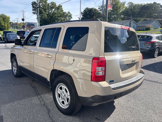 Used 2017 Jeep Patriot Sport w/ Power Value Group FWD image 4