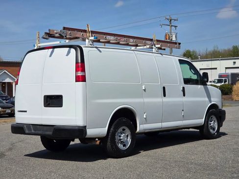 Used 2017 Chevrolet Express 2500 RWD image 8
