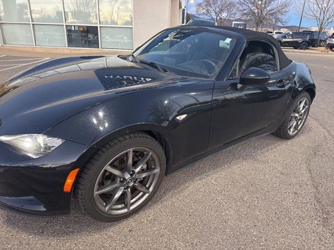 Used 2022 MAZDA MX-5 Miata Grand Touring image 2