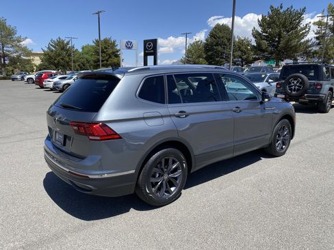 Certified 2022 Volkswagen Tiguan SE FWD image 54