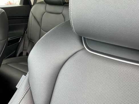 Used 2022 Genesis GV70 2.5T AWD/4WD image 13
