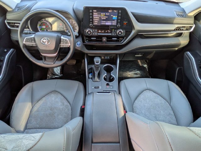 Used 2022 Toyota Highlander Bronze Edition FWD image 16