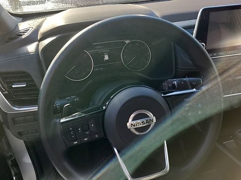 Used 2021 Nissan Rogue SV image 5