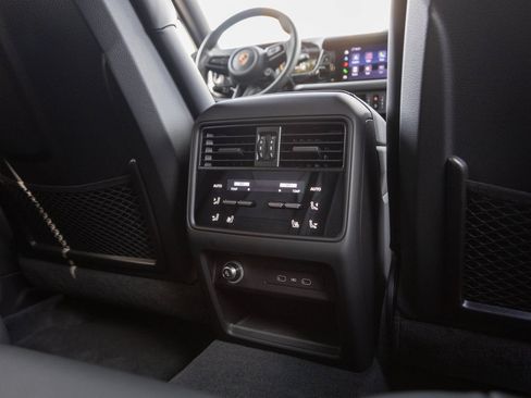 Certified 2026 Porsche Cayenne Coupe AWD/4WD image 28