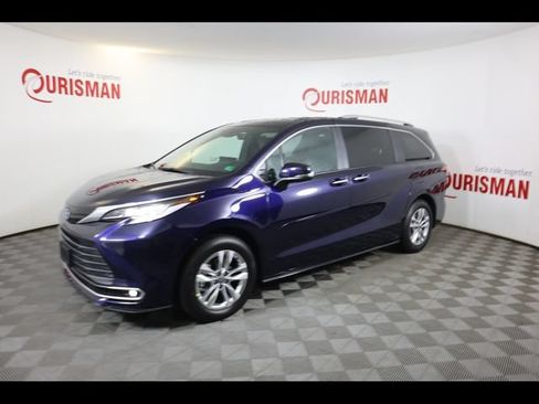 Used 2025 Toyota Sienna Limited AWD/4WD image 5