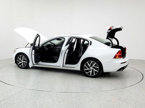 Used 2019 Volvo S60 T6 Momentum w/ Multimedia Package image 12