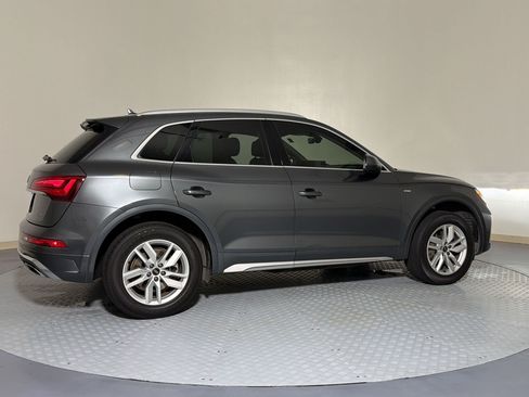Used 2023 Audi Q5 2.0T Premium w/ Convenience Package AWD/4WD image 2