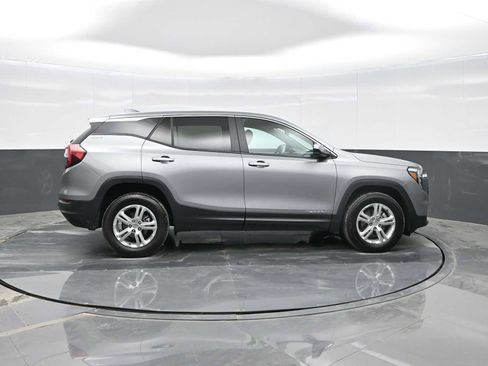 Used 2024 GMC Terrain SLE image 8