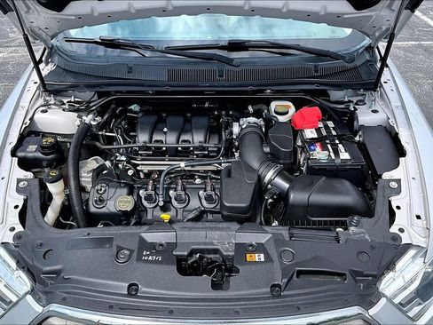 Used 2015 Ford Taurus SEL FWD image 10
