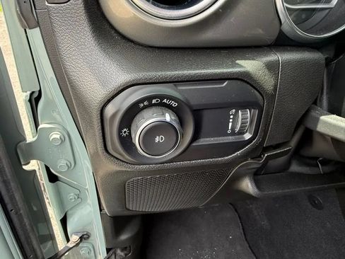 Used 2023 Jeep Wrangler Unlimited Sahara w/ Cold Weather Group AWD/4WD image 23