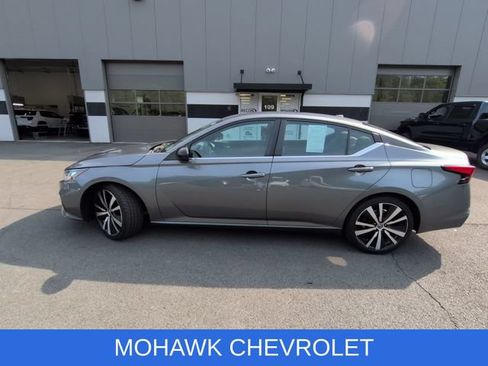 Used 2020 Nissan Altima 2.5 SR FWD image 2