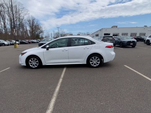 Used 2025 Toyota Corolla LE image 5