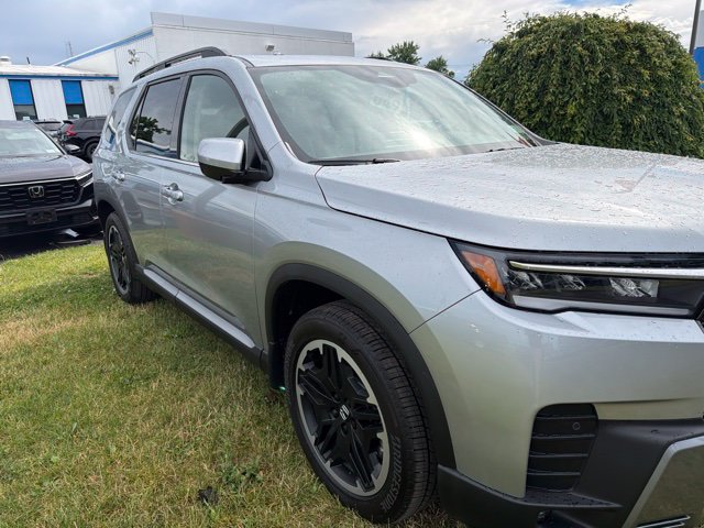 Used 2026 Honda Pilot Touring image 2