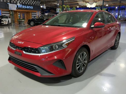 Used 2023 Kia Forte LXS w/ LXS Technology Package FWD image 1