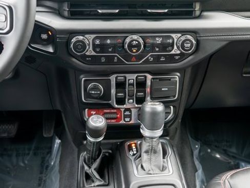 Used 2024 Jeep Wrangler Unlimited Rubicon image 17