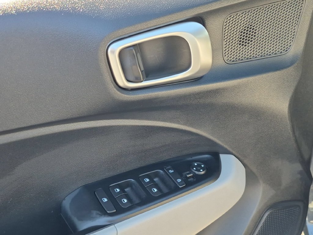 Used 2026 Hyundai Venue SEL FWD image 13