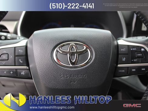 Used 2023 Toyota Highlander Limited FWD image 31
