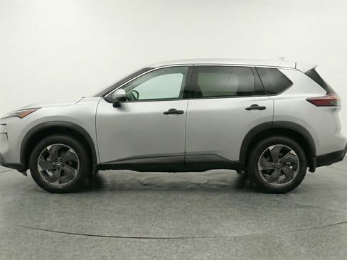 Used 2025 Nissan Rogue SV image 5