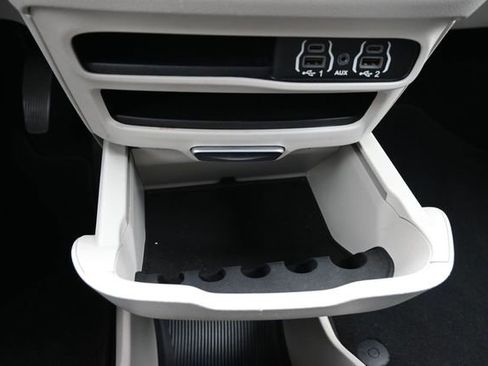 Used 2022 Chrysler Voyager LX FWD image 42