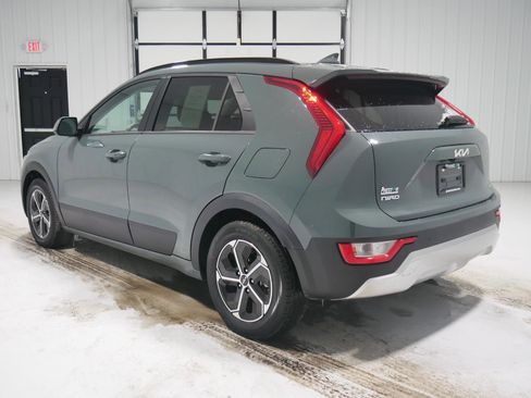Used 2023 Kia Niro EX image 7