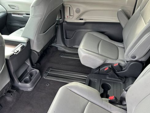 Used 2024 Toyota Sienna XLE image 14