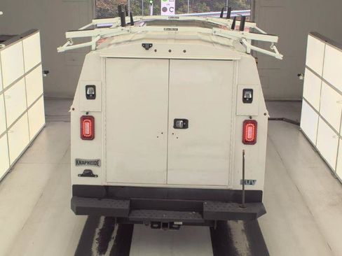 Used 2022 Chevrolet Express 3500 w/ Power Convenience Package RWD image 4