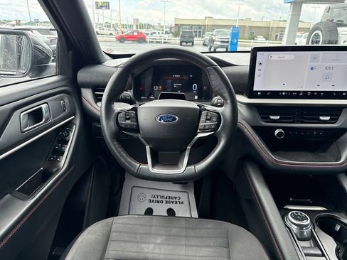 Used 2025 Ford Explorer ST-Line w/ ST-Line Street Pack AWD/4WD image 16