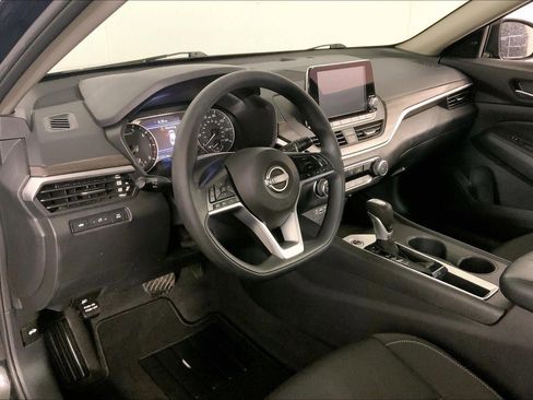 Used 2025 Nissan Altima 2.5 SV image 14