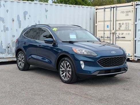 Used 2020 Ford Escape Titanium AWD/4WD image 2