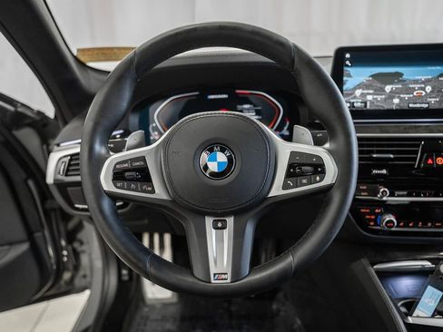 Used 2021 BMW M550i xDrive w/ Premium Package image 40