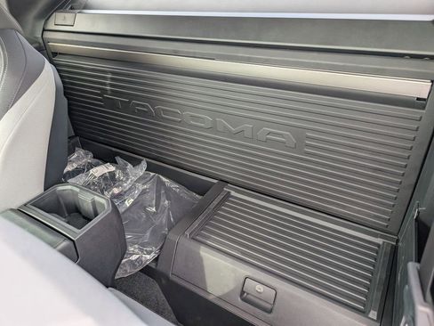 New 2026 Toyota Tacoma 2WD Xtracab image 9