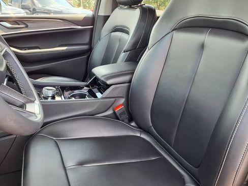 Used 2023 Jeep Grand Cherokee Limited AWD/4WD image 3