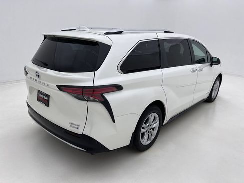 Used 2021 Toyota Sienna Limited AWD/4WD image 7