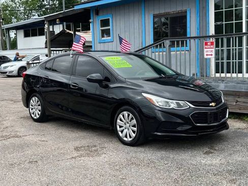 Used 2018 Chevrolet Cruze LS image 4