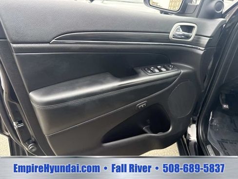 Used 2021 Jeep Grand Cherokee Limited AWD/4WD image 19