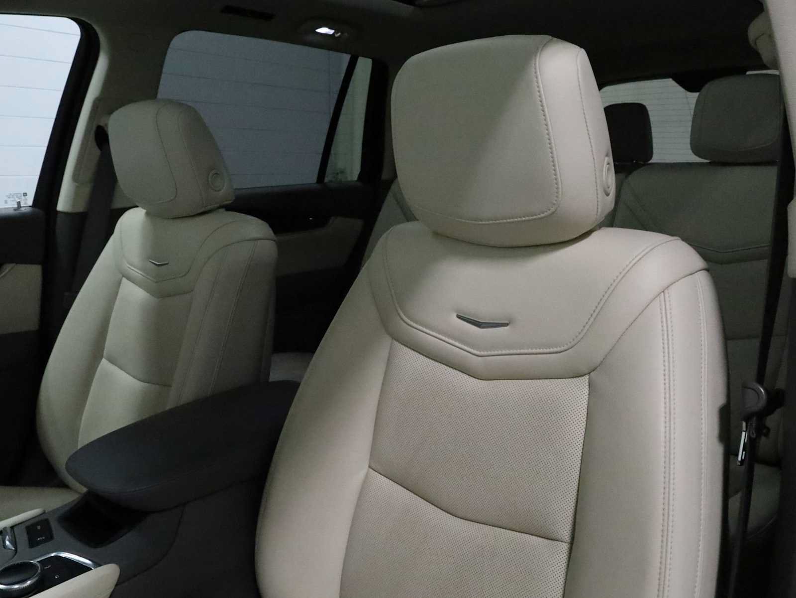Used 2020 Cadillac XT6 Premium Luxury AWD/4WD image 18