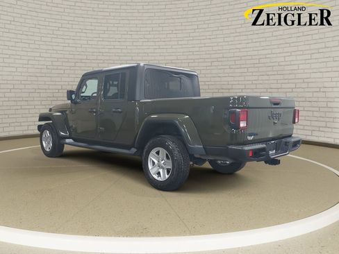 Used 2022 Jeep Gladiator Sport image 7