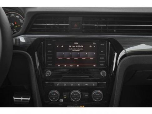 Used 2020 Volkswagen Passat 2.0T R-Line image 10