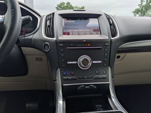Used 2019 Ford Edge Titanium w/ Equipment Group 301A FWD image 18