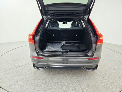 Used 2022 Volvo XC60 B6 R-Design w/ Advanced Package image 15