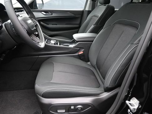 Used 2024 Jeep Grand Cherokee Laredo X image 20