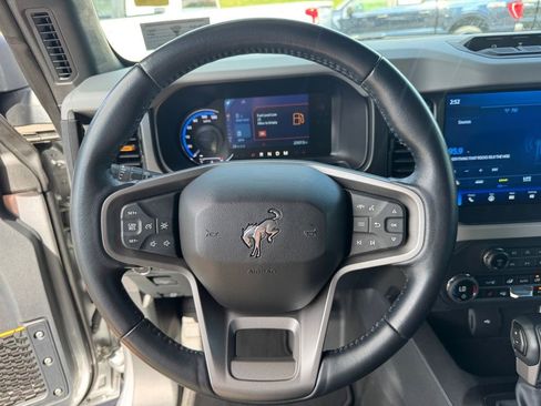 Used 2023 Ford Bronco Badlands image 19