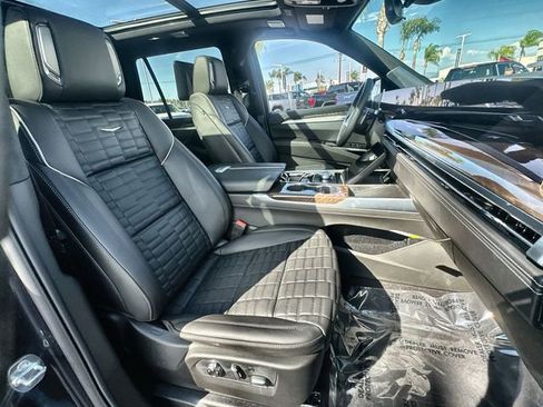 New 2025 Cadillac Escalade Premium Luxury Platinum image 29