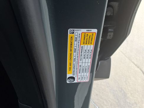 Used 2025 Chevrolet Trax LT FWD image 37