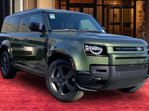 New 2026 Land Rover Defender 130 X-Dynamic SE image 19